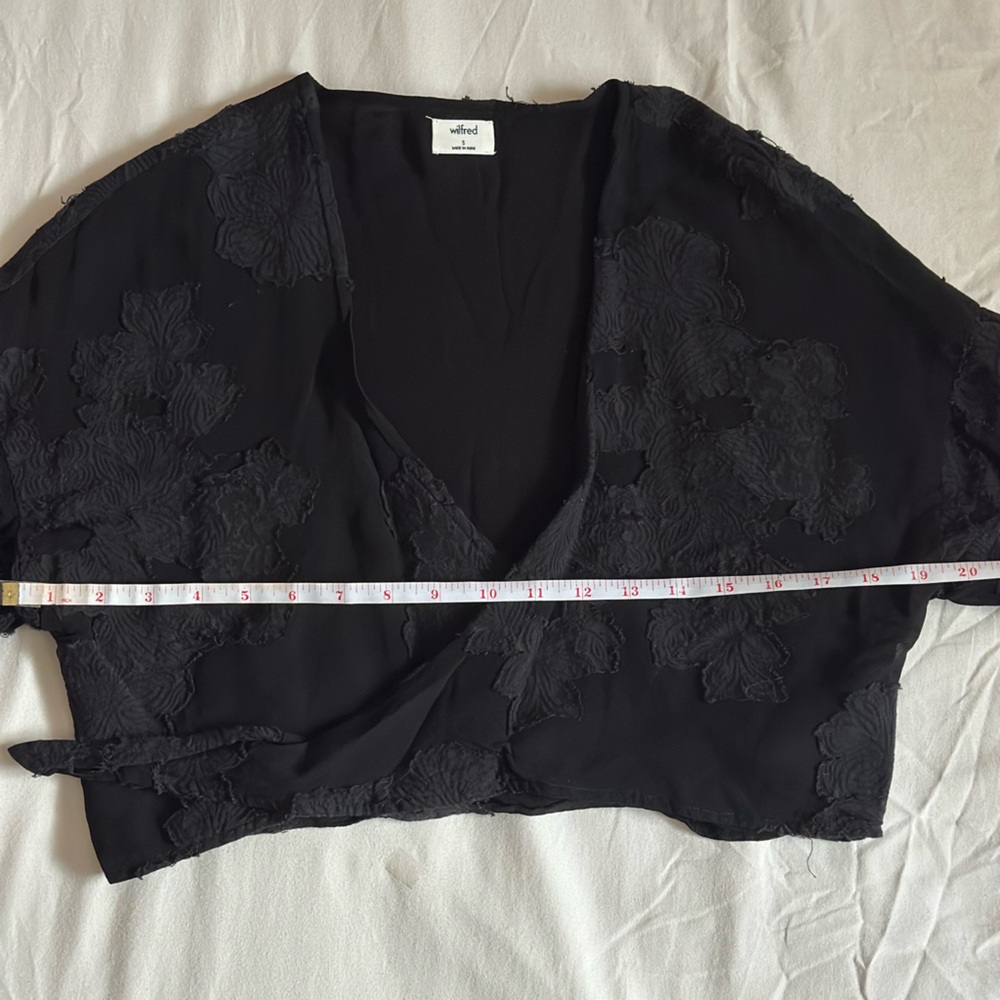 Wilfred “Raissa Blouse” with Floral Appliqué Details 🌸 - Picture 5 of 5